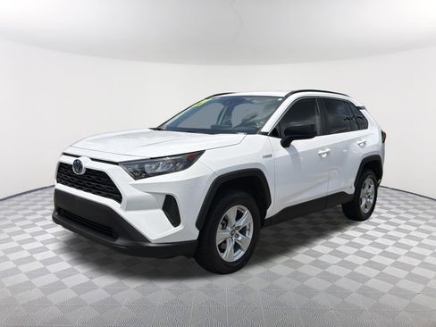 Used 2021 Toyota RAV4 LE AWD/4WD image 3