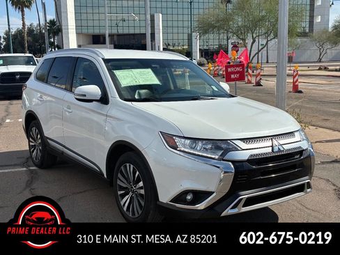 Used 2020 Mitsubishi Outlander LE image 1