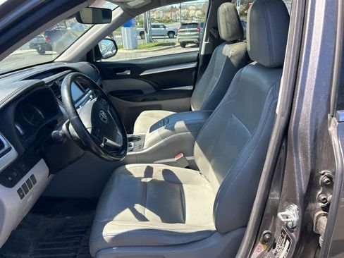 Used 2017 Toyota Highlander XLE image 13