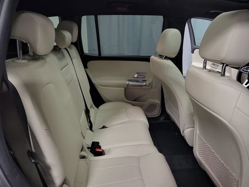Used 2022 Mercedes-Benz GLB 250 4MATIC w/ Premium Package Lite image 30