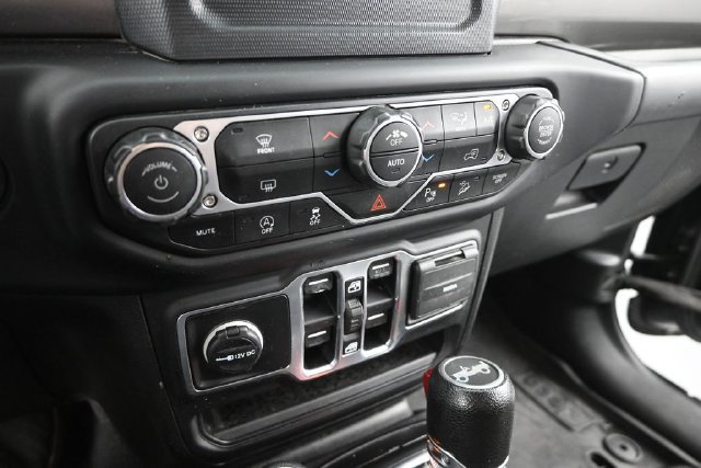 Used 2018 Jeep Wrangler Unlimited Sahara w/ Safety Group AWD/4WD image 33