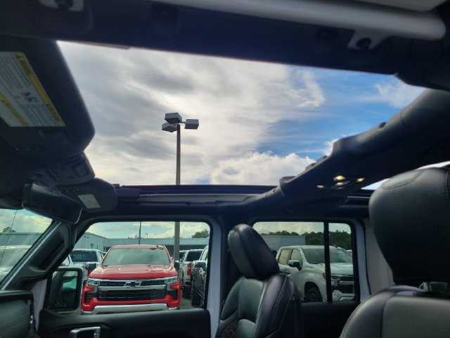 Used 2022 Jeep Wrangler Unlimited Sahara AWD/4WD image 43