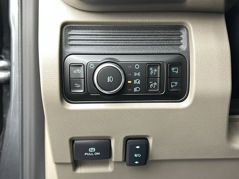 Used 2026 Ford F450 Platinum w/ Platinum Plus Package image 32