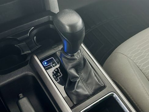 Used 2016 Toyota Tacoma SR5 w/ SR5 Appearance Package (SN) image 22