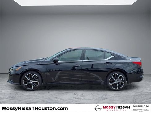 Used 2024 Nissan Altima 2.5 SR FWD image 5