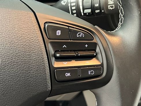 Used 2025 Hyundai Venue SEL FWD image 41