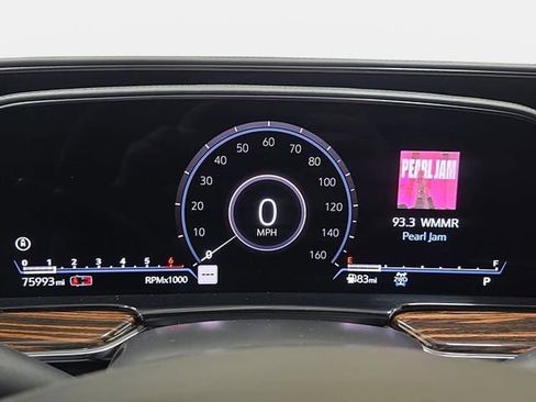 Used 2021 Cadillac Escalade Premium Luxury AWD/4WD image 15