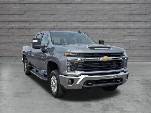 Used 2025 Chevrolet Silverado 2500 LT w/ Convenience Package AWD/4WD image 2