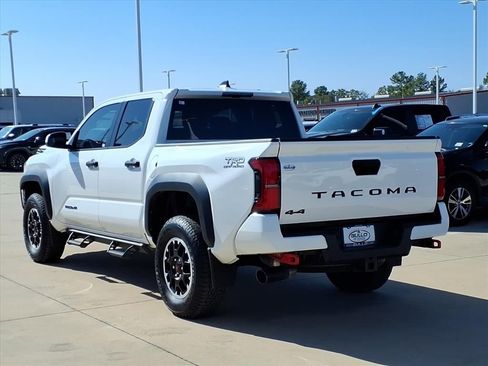 Used 2024 Toyota Tacoma TRD Off-Road image 2