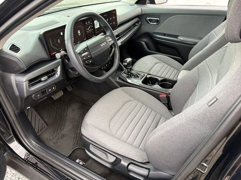 Used 2025 Kia K4 EX image 2