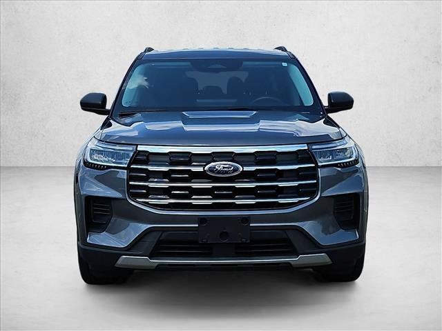 Used 2025 Ford Explorer Active RWD image 2