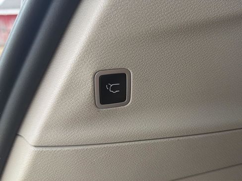 Used 2023 Chrysler Pacifica Touring-L FWD image 35