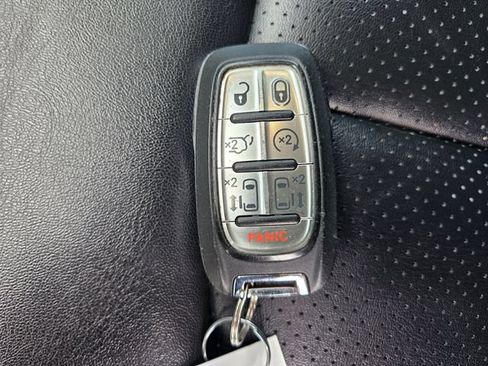 Used 2024 Chrysler Pacifica Touring-L FWD image 30