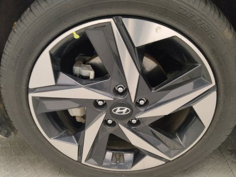 Used 2022 Hyundai Elantra Limited w/ Cargo Package FWD image 31