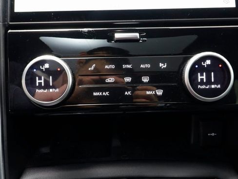 Used 2023 Land Rover Discovery HSE R-Dynamic image 13