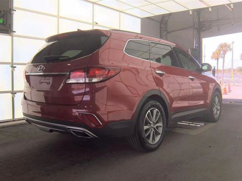 Used 2017 Hyundai Santa Fe SE image 5