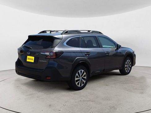 Used 2025 Subaru Outback Premium image 5