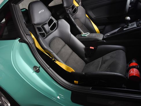Used 2024 Porsche 911 GT3 RWD image 5