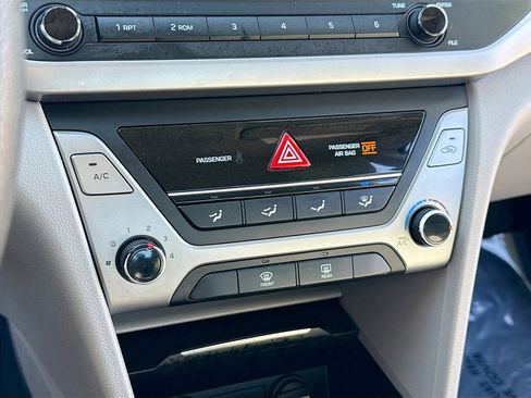Used 2017 Hyundai Elantra SE image 10