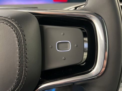 Used 2025 Lincoln Nautilus Premier image 21