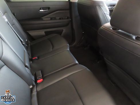 Used 2025 Nissan Pathfinder SL FWD image 26