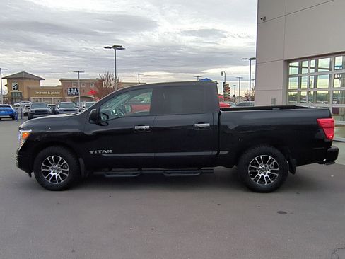 Used 2021 Nissan Titan SV w/ SV Convenience Package image 9