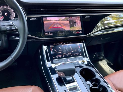 Used 2019 Audi Q8 Premium Plus w/ Premium Plus AWD/4WD image 7