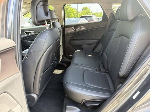 Used 2023 Kia Sportage EX AWD/4WD image 17