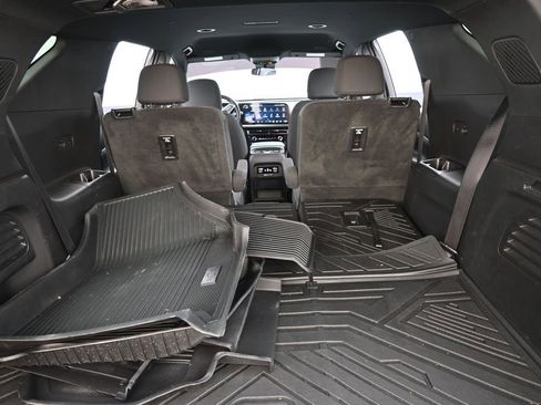 Used 2025 Chevrolet Traverse LT w/ LPO, Floor Liner Package AWD/4WD image 16