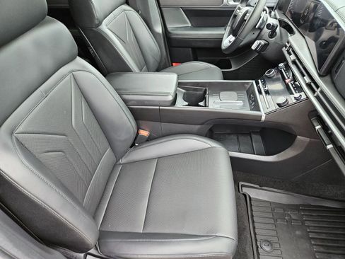 Used 2025 Hyundai Santa Fe SEL FWD image 16