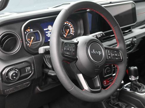 Used 2024 Jeep Gladiator Rubicon w/ Convenience Group image 17