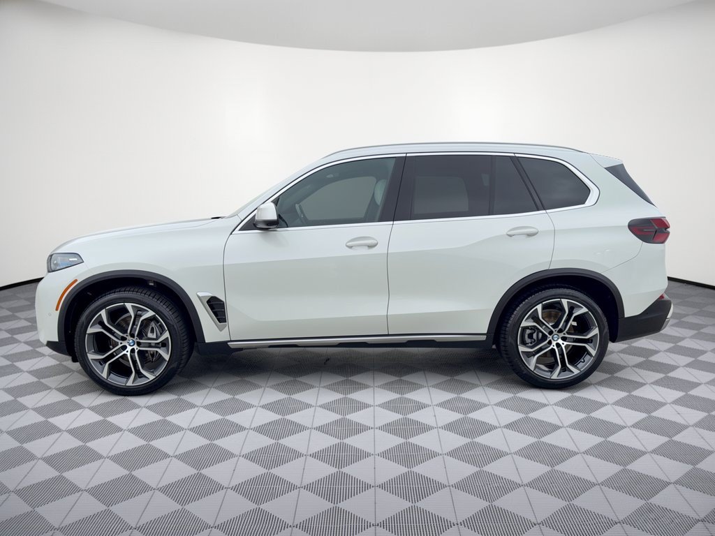Certified 2024 BMW X5 sDrive40i w/ Premium Package RWD image 2