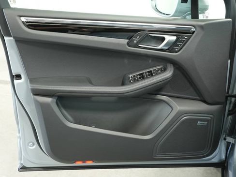 New 2025 Porsche Macan image 25