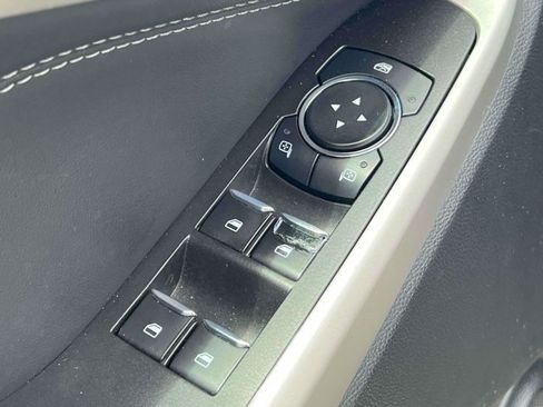 Used 2023 Ford Explorer XLT AWD/4WD image 16