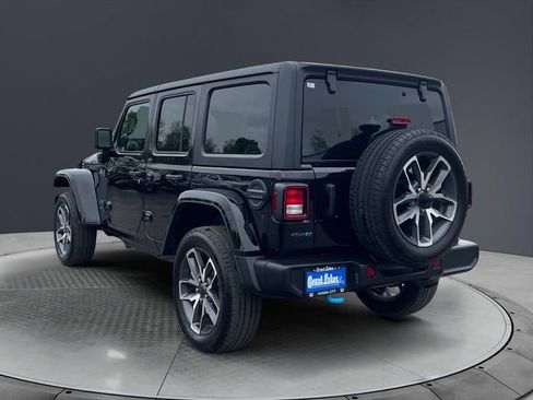 Used 2024 Jeep Wrangler Unlimited w/ Convenience Group AWD/4WD image 3