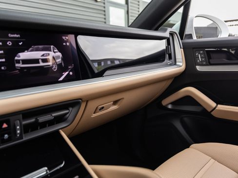 New 2026 Porsche Cayenne Coupe AWD/4WD image 30