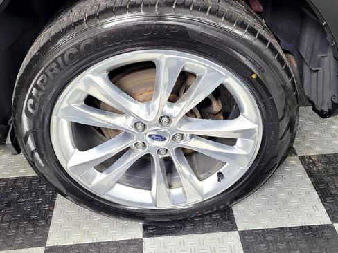 Used 2018 Ford Explorer XLT w/ Equipment Group 202A image 33