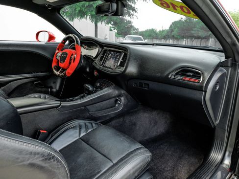 Used 2016 Dodge Challenger SRT Hellcat RWD image 21