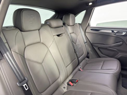 Used 2023 Porsche Macan image 39
