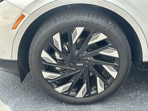 Used 2024 Lincoln Nautilus Reserve w/ Equipment Group 202A AWD/4WD image 13
