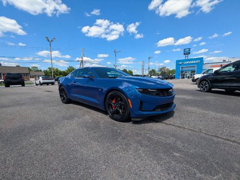 Used 2023 Chevrolet Camaro LT w/ Technology Package RWD image 10
