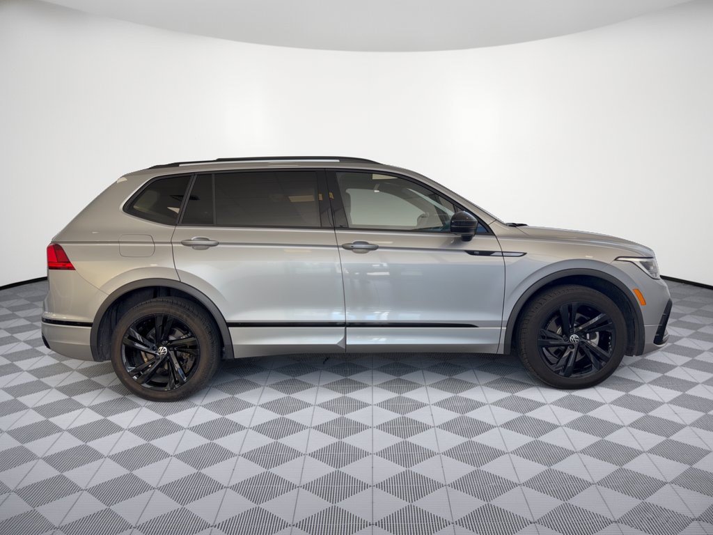 Certified 2024 Volkswagen Tiguan SE R-Line FWD image 8