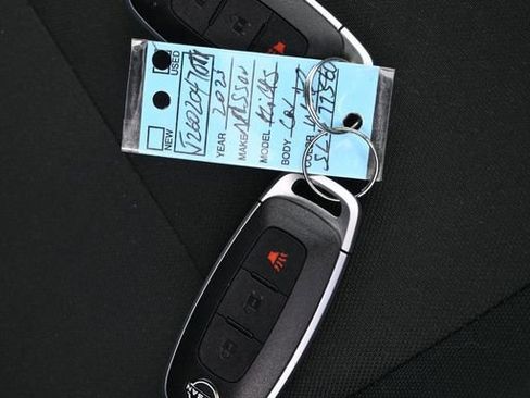 Used 2025 Nissan Kicks Play S image 39