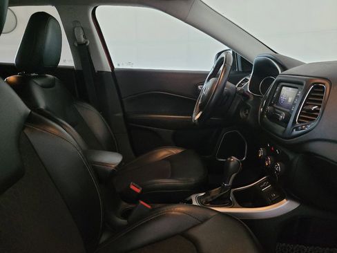 Used 2018 Jeep Compass Latitude w/ Safe & Security Group FWD image 21