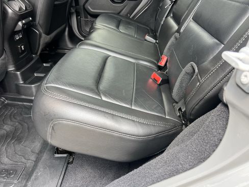 Used 2019 Jeep Wrangler Unlimited Sahara AWD/4WD image 34