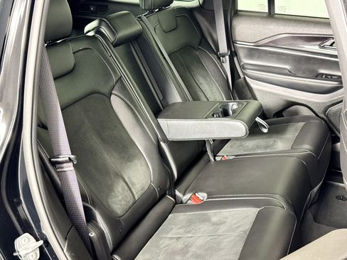 Used 2023 Jeep Grand Cherokee Altitude image 41