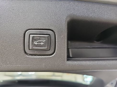 Used 2024 Chevrolet Equinox LT FWD image 17