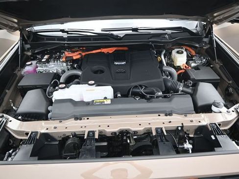 Used 2025 Toyota Sequoia TRD Pro AWD/4WD image 18