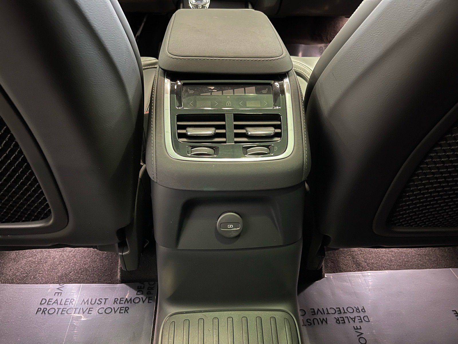 Used 2025 Volvo XC90 T8 Ultra w/ Protection Package Premier AWD/4WD image 30