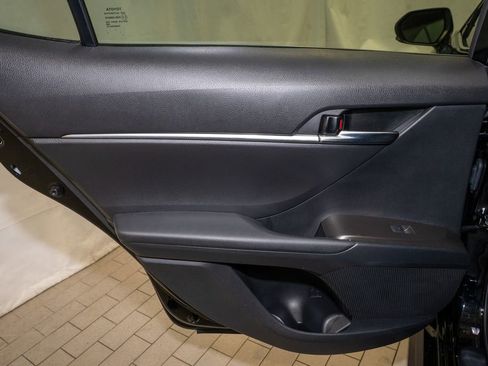 Used 2023 Toyota Camry SE image 8